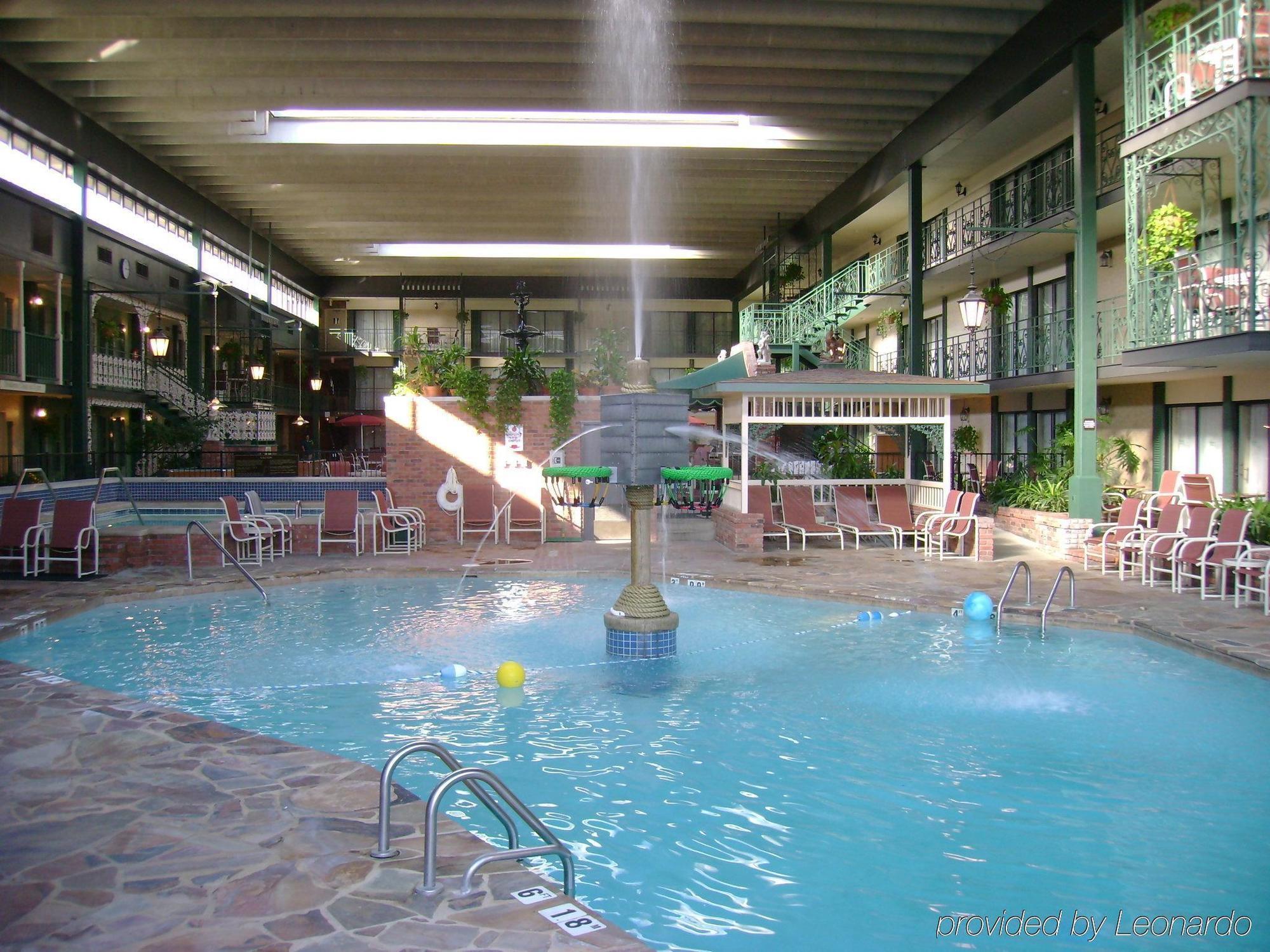 Holiday Inn Perrysburg French Quarter Létesítmények fotó